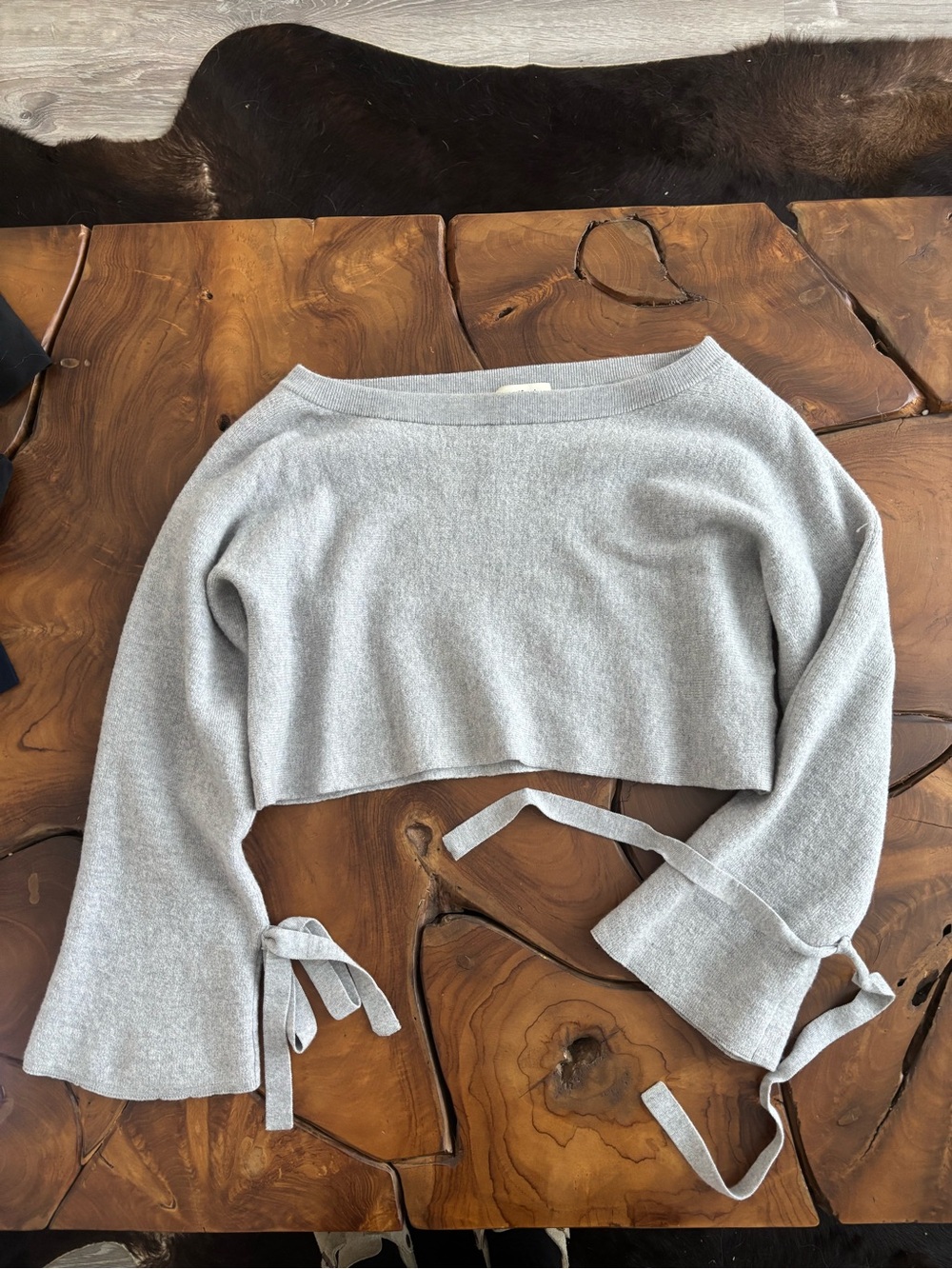 Aritzia Wilfred Light Gray Off-the-Shoulder Cropped Tie-Sleeve Sweater